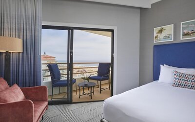 The Waterfront Beach Resort, A Hilton Hotel