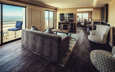 The Waterfront Beach Resort, A Hilton Hotel