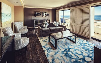 The Waterfront Beach Resort, A Hilton Hotel