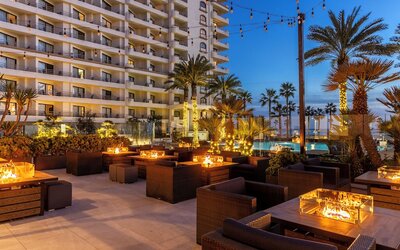 The Waterfront Beach Resort, A Hilton Hotel