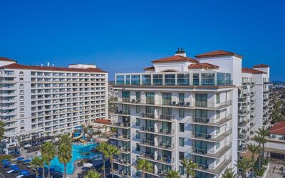 The Waterfront Beach Resort, A Hilton Hotel