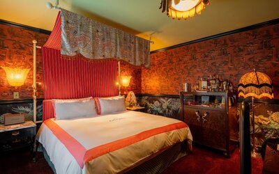 Lafayette Hotel & Club