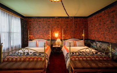 Lafayette Hotel & Club