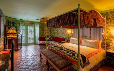 Lafayette Hotel & Club