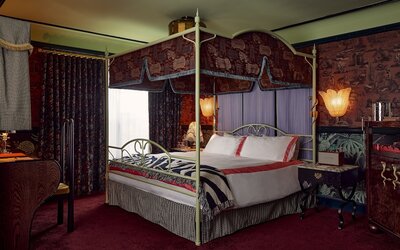 Lafayette Hotel & Club