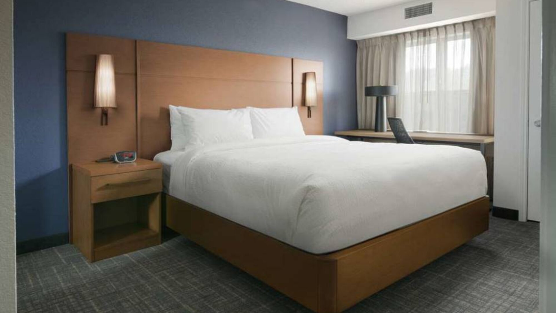 Double bed guest room in Sonesta ES Suites Fort Worth Fossil Creek, with chair, desk, and window.