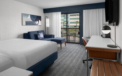 Courtyard by Marriott San Diego Central