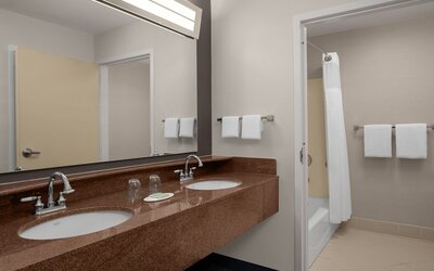 Courtyard by Marriott San Diego Central