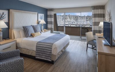 Bay Club Hotel & Marina