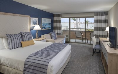 Bay Club Hotel & Marina