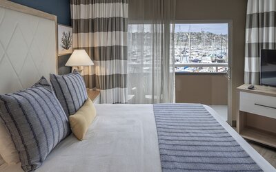 Bay Club Hotel & Marina