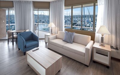 Bay Club Hotel & Marina