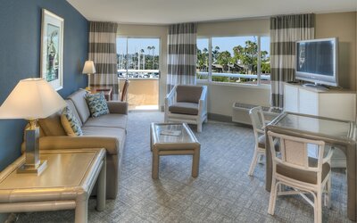 Bay Club Hotel & Marina