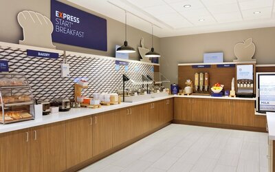 Holiday Inn Express Dallas Medical-Market Center by IHG