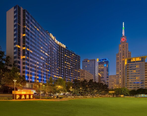 The Statler Dallas Curio Collection By Hilton
