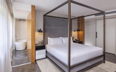 The Statler Dallas Curio Collection By Hilton