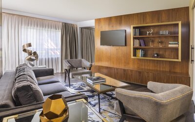 The Statler Dallas Curio Collection By Hilton