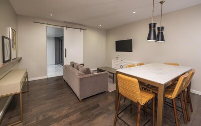 The Statler Dallas Curio Collection By Hilton