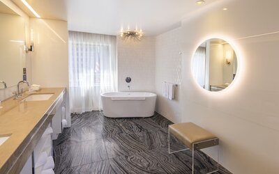 The Statler Dallas Curio Collection By Hilton