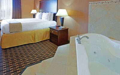 Comfort Inn & Suites Dallas Medical - Market Center