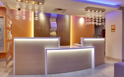 La Quinta Inn & Suites by Wyndham Dallas Love Field