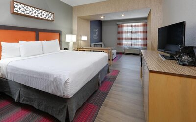 La Quinta Inn & Suites by Wyndham Dallas Love Field