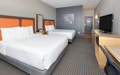 La Quinta Inn & Suites by Wyndham Dallas Love Field