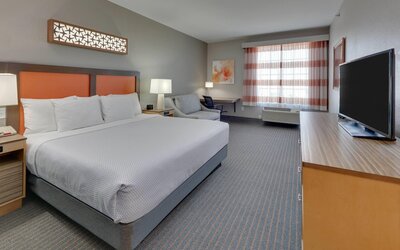 La Quinta Inn & Suites by Wyndham Dallas Love Field