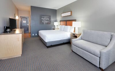 La Quinta Inn & Suites by Wyndham Dallas Love Field