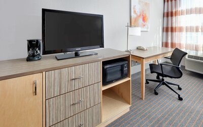 La Quinta Inn & Suites by Wyndham Dallas Love Field