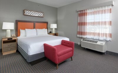 La Quinta Inn & Suites by Wyndham Dallas Love Field