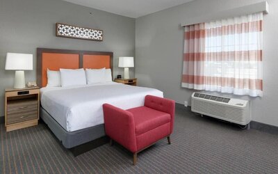 La Quinta Inn & Suites by Wyndham Dallas Love Field