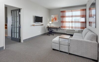 La Quinta Inn & Suites by Wyndham Dallas Love Field