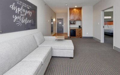 La Quinta Inn & Suites by Wyndham Dallas Love Field