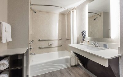 Wingate by Wyndham Dallas Love Field