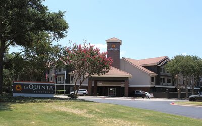 La Quinta Inn & Suites by Wyndham Dallas - Addison Galleria