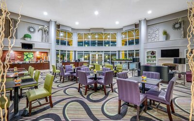 La Quinta Inn & Suites by Wyndham Dallas - Addison Galleria