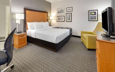 La Quinta Inn & Suites by Wyndham Dallas - Addison Galleria
