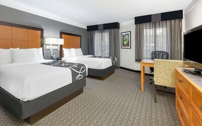 La Quinta Inn & Suites by Wyndham Dallas - Addison Galleria