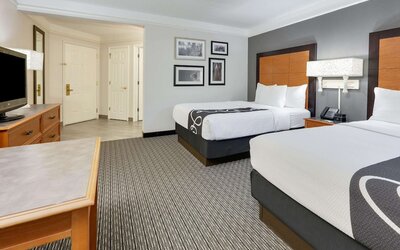 La Quinta Inn & Suites by Wyndham Dallas - Addison Galleria
