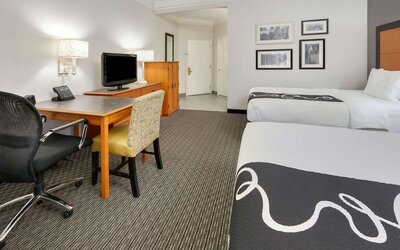 La Quinta Inn & Suites by Wyndham Dallas - Addison Galleria
