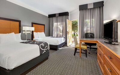 La Quinta Inn & Suites by Wyndham Dallas - Addison Galleria
