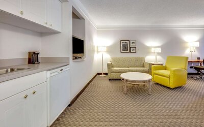 La Quinta Inn & Suites by Wyndham Dallas - Addison Galleria