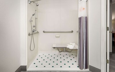 La Quinta Inn & Suites by Wyndham Dallas - Addison Galleria