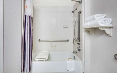 La Quinta Inn & Suites by Wyndham Dallas - Addison Galleria