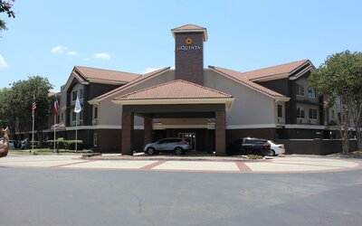 La Quinta Inn & Suites by Wyndham Dallas - Addison Galleria