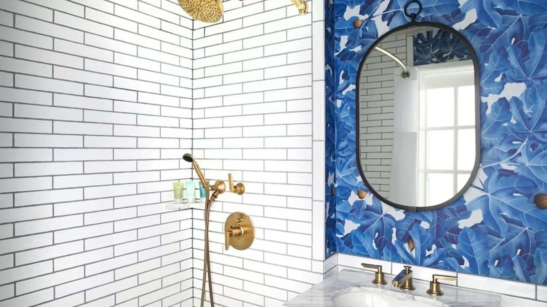 Guest bathroom with shower at Hotel Figueroa.