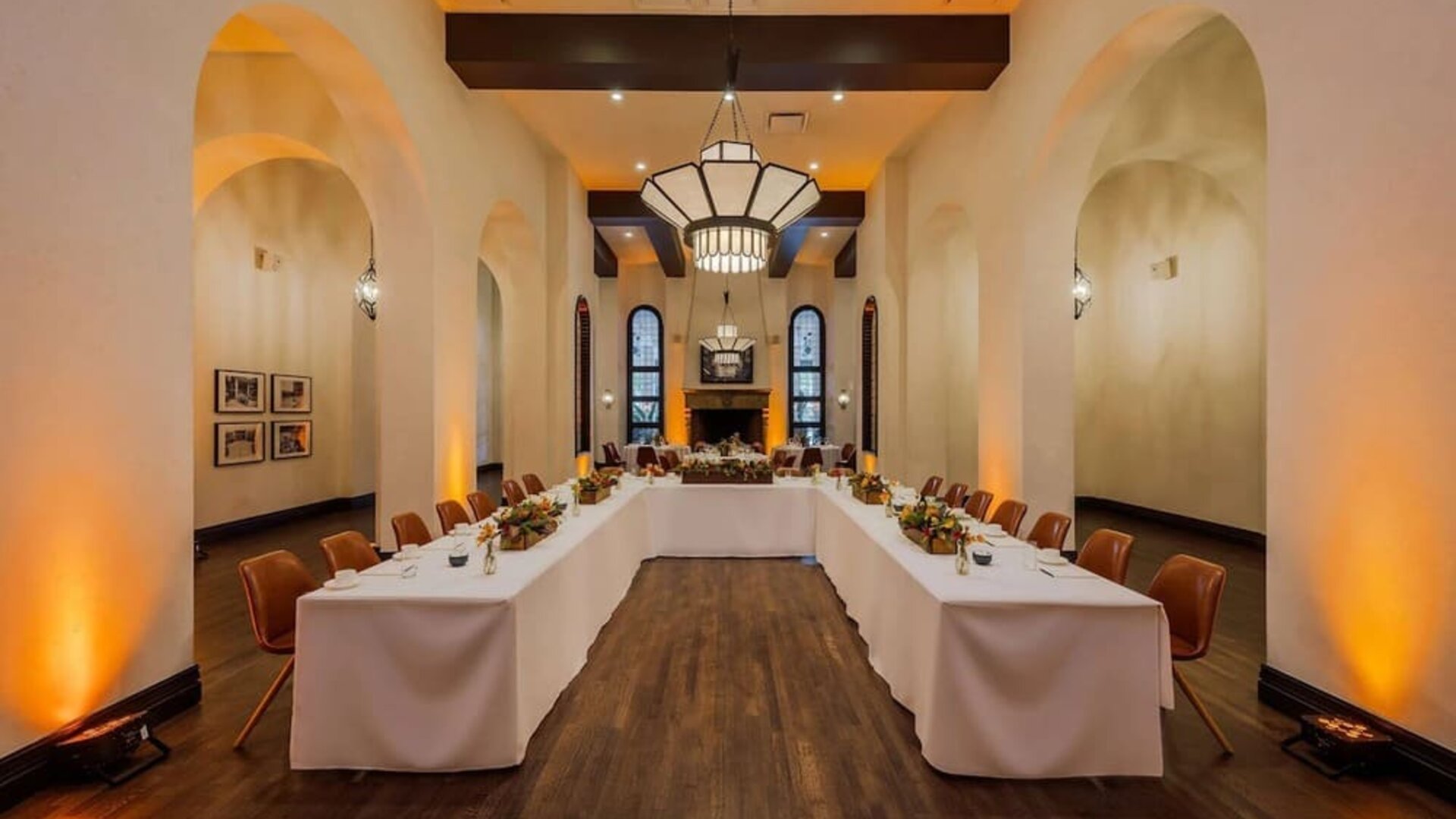 Professional meeting room at Hotel Figueroa.