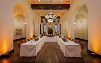 Professional meeting room at Hotel Figueroa.
