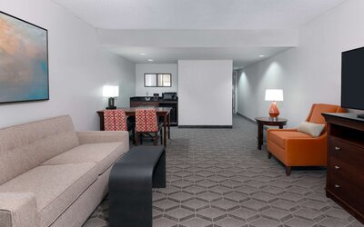 Embassy Suites by Hilton Dallas Park Central Area